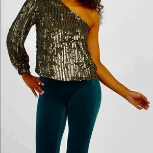 SPANX Emerald green velvet leggings.